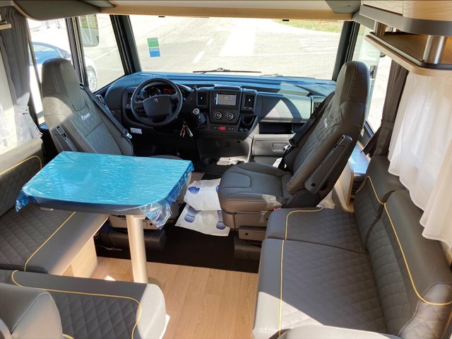 Guglielmi camper nuovi - Itineo Nomad CS 660-dinette e divanetto laterale