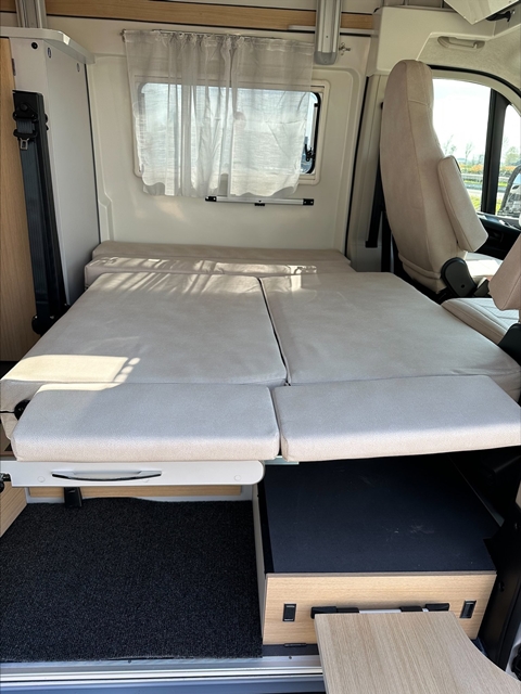 9 Guglielmi camper nuovi - Font Vendome Horizon H100-dinette trasformabile in letto2