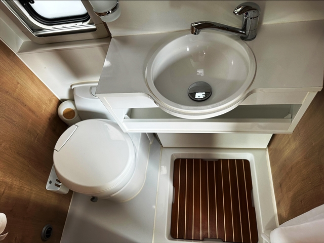11 Guglielmi camper usati - MES-bagno e doccia laterali2