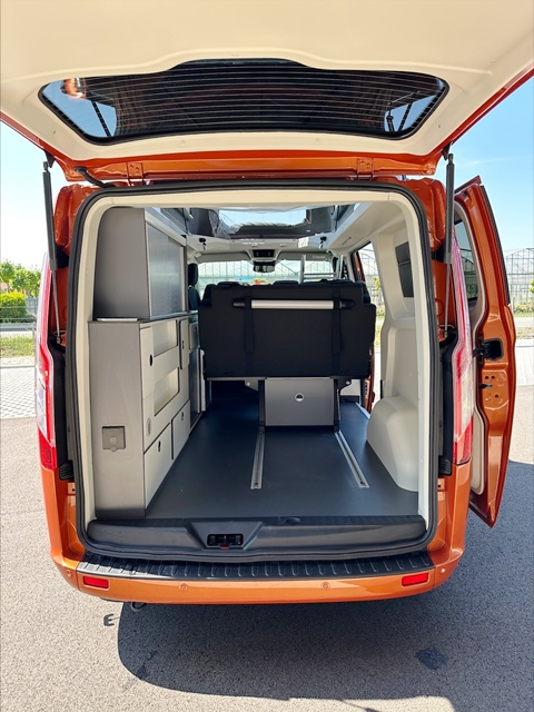 7 Guglielmi camper nuovi - Font Vendome X-Cape FL arancione-portellone posteriore