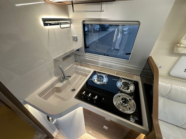 14 Guglielmi camper nuovi - Mobilvetta Krosser P86-piano cottura