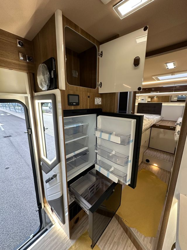 15 Guglielmi camper nuovi - Mobilvetta Krosser P86-frigo e cella