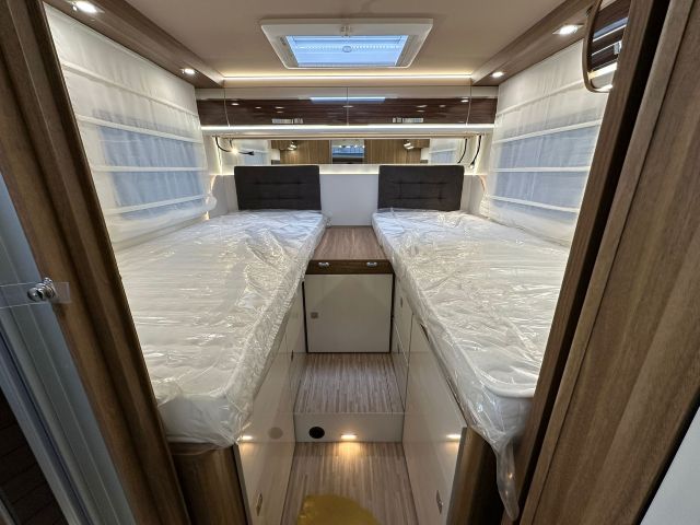 16 Guglielmi camper nuovi - Mobilvetta Krosser P86-letti gemelli1