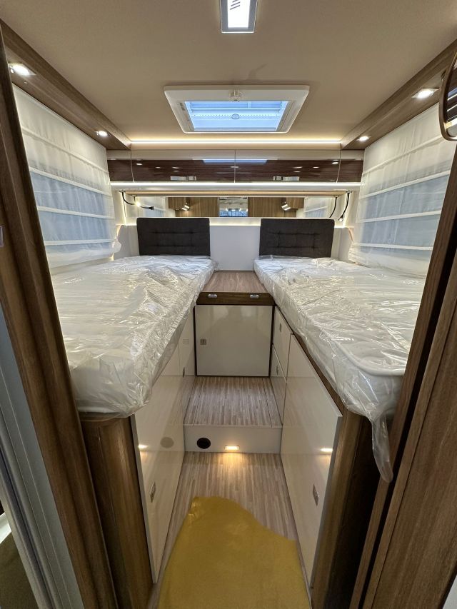 17 Guglielmi camper nuovi - Mobilvetta Krosser P86-letti gemelli2