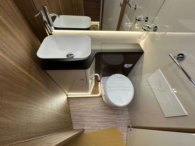 21 Guglielmi camper nuovi - Mobilvetta Krosser P86-bagno