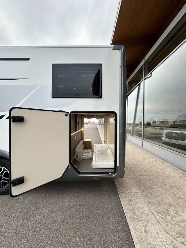 3 Guglielmi camper nuovi - Mobilvetta Krosser P86-garage1