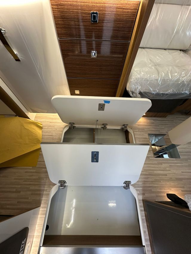 7 Guglielmi camper nuovi - Mobilvetta Krosser P86-doppio pavimento