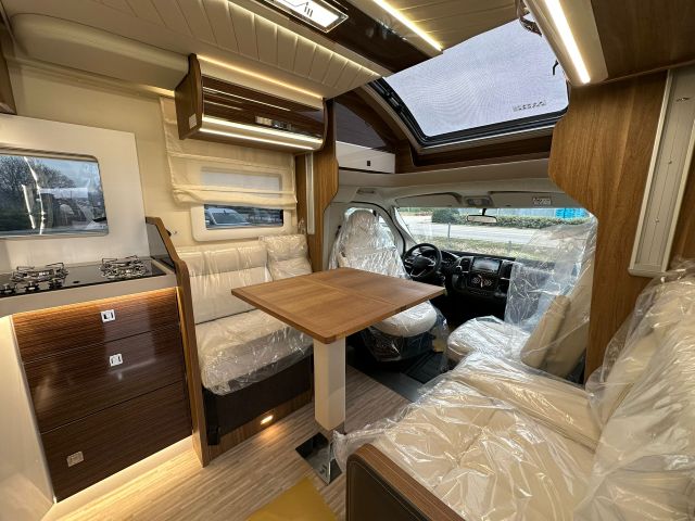 8 Guglielmi camper nuovi - Mobilvetta Krosser P86-dinette1