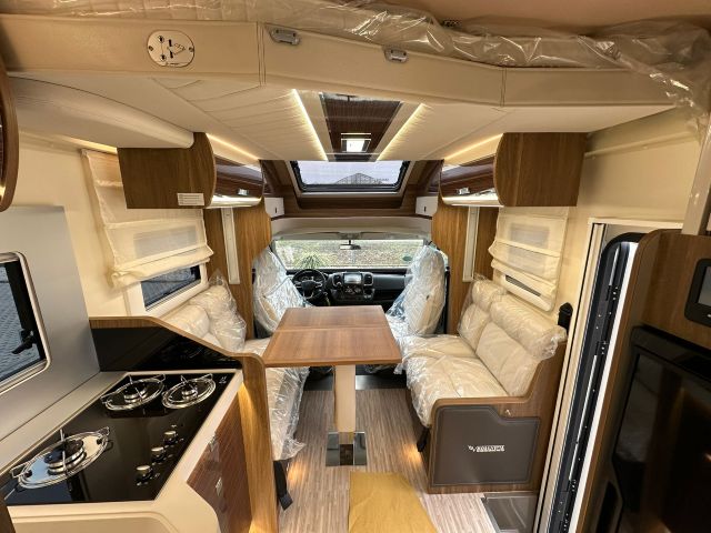 9 Guglielmi camper nuovi - Mobilvetta Krosser P86-dinette2