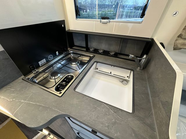11 Guglielmi camper nuovi - Elnagh T-Loft 582-piano cottura
