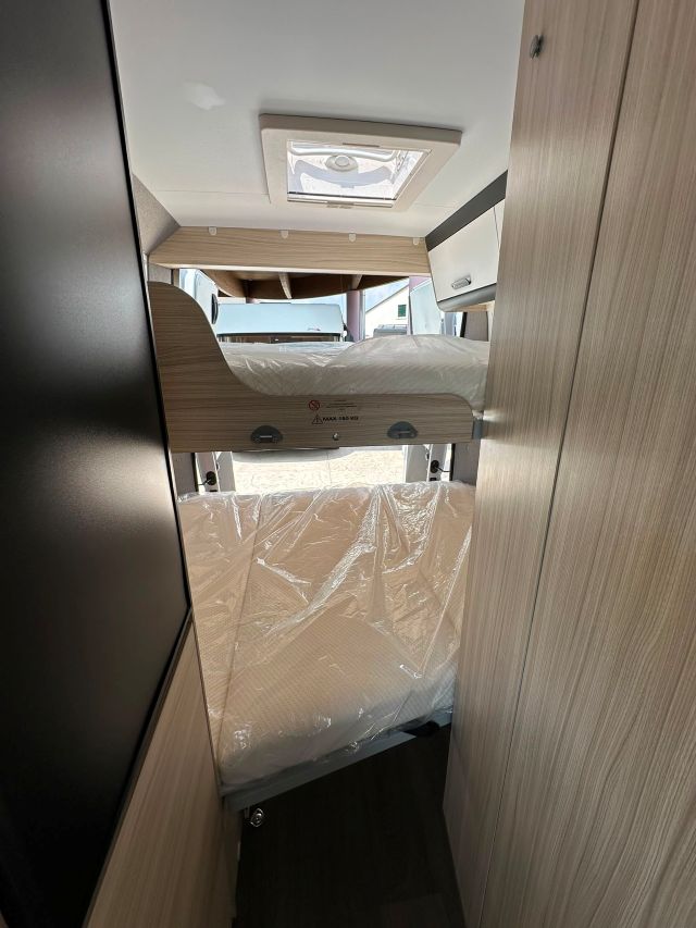 11 Guglielmi camper usati - Sun Living V 60 SP Family-letti matrimoniali a castello1