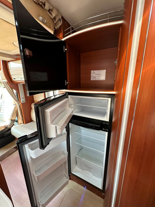 12 Guglielmi camper usati - Mobilvetta Kea P63-frigo e cella