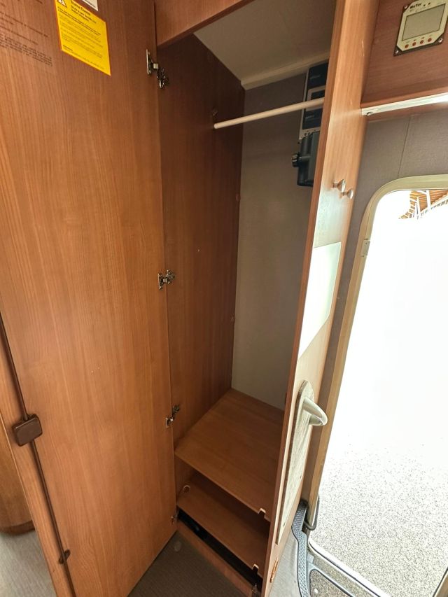 13 Guglielmi camper usati - Itineo SB720-armadio