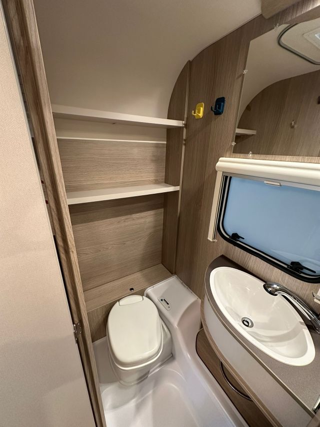 13 Guglielmi caravan usata- Burstner Premio Life 425 TS-wc