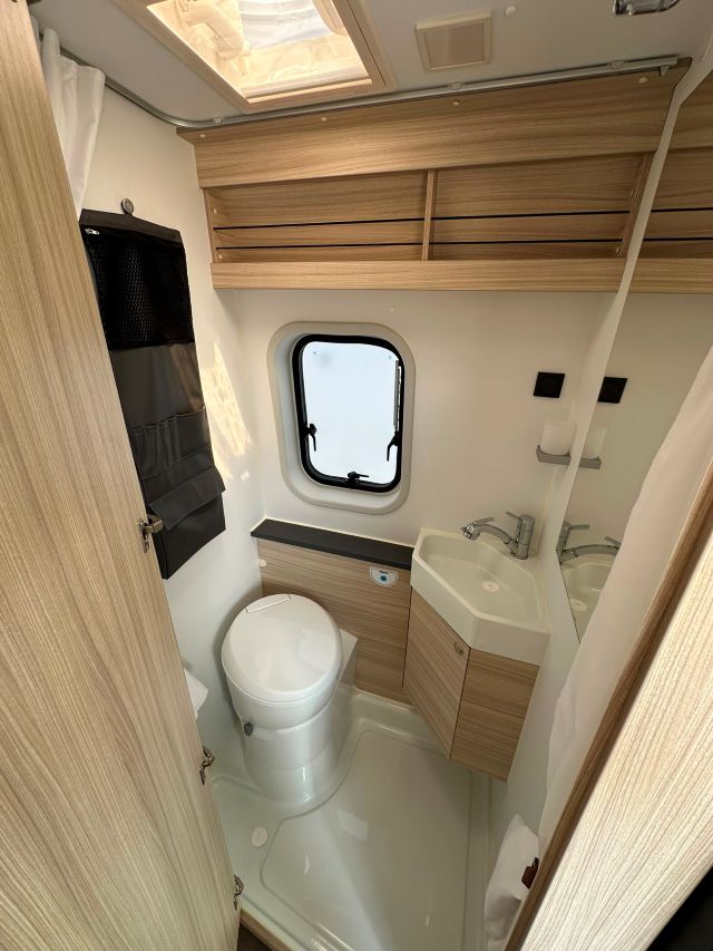 14 Guglielmi camper usati - Sun Living V 60 SP Family-wc e lavello