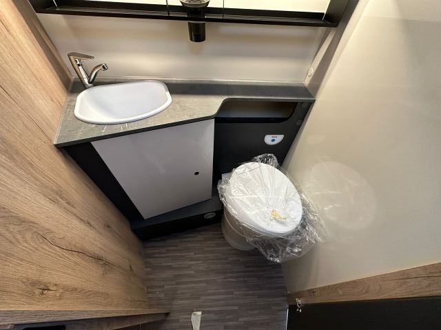 15 Guglielmi camper nuovi - Elnagh T-Loft 582-bagno
