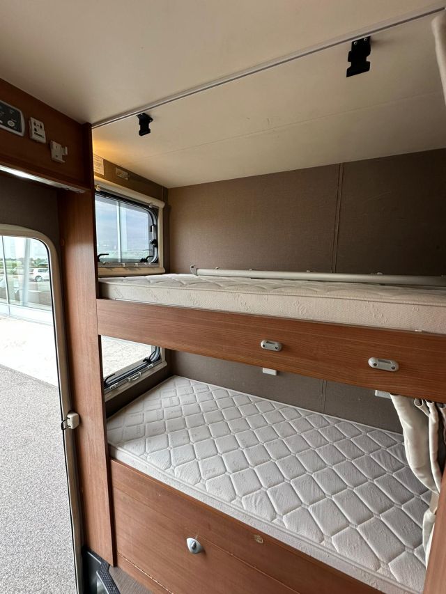 15 Guglielmi camper usati - Itineo SB720-letti a castello trasversali2