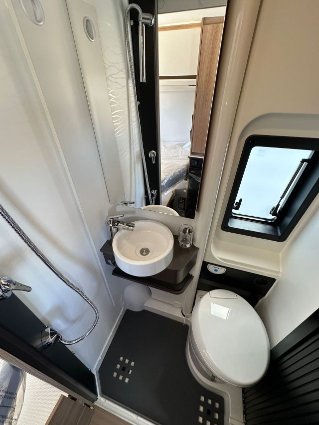16 Guglielmi camper nuovi - Dreamer D43 UP Select 20° Anniversario-wc e lavello