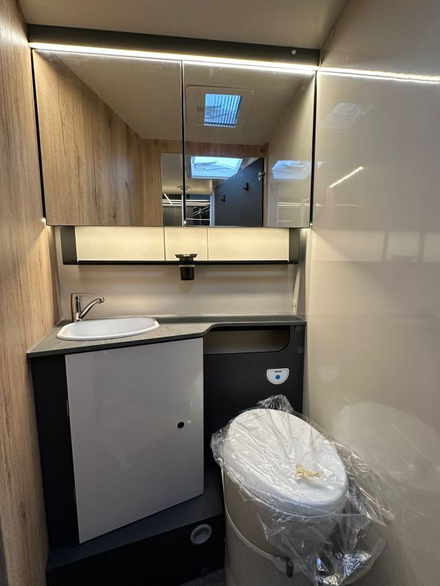 16 Guglielmi camper nuovi - Elnagh T-Loft 582-wc e lavello