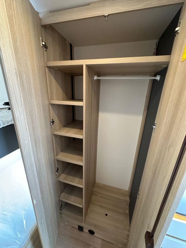 16 Guglielmi camper nuovi - Itineo Family SBD700-armadio