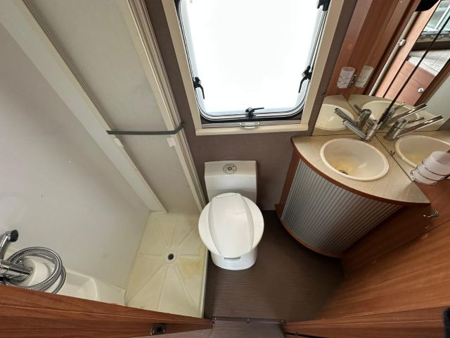16 Guglielmi camper usati - Itineo SB720-bagno e doccia laterali