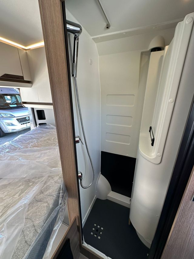 17 Guglielmi camper nuovi - Dreamer D43 UP Select 20° Anniversario-doccino