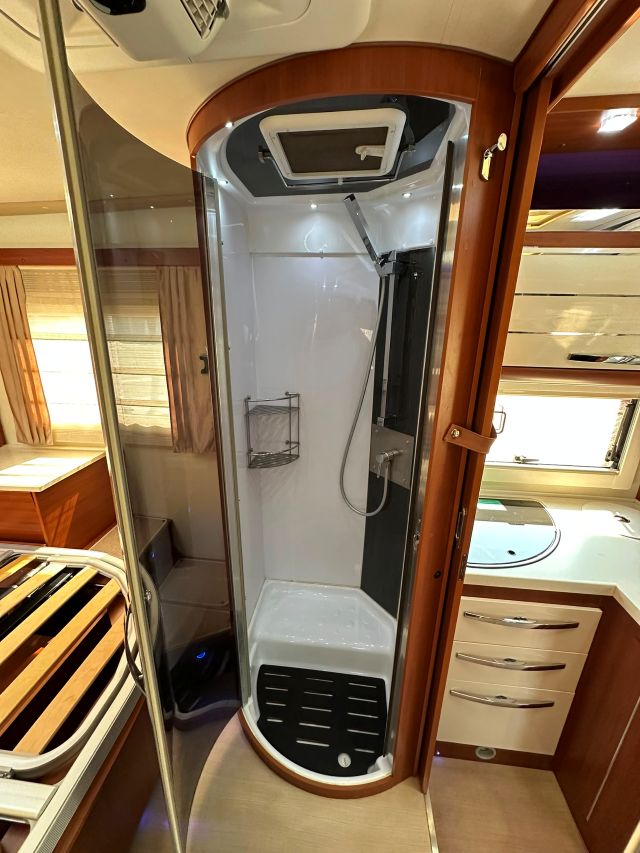 17 Guglielmi camper usati - Mobilvetta Kea P63-doccia