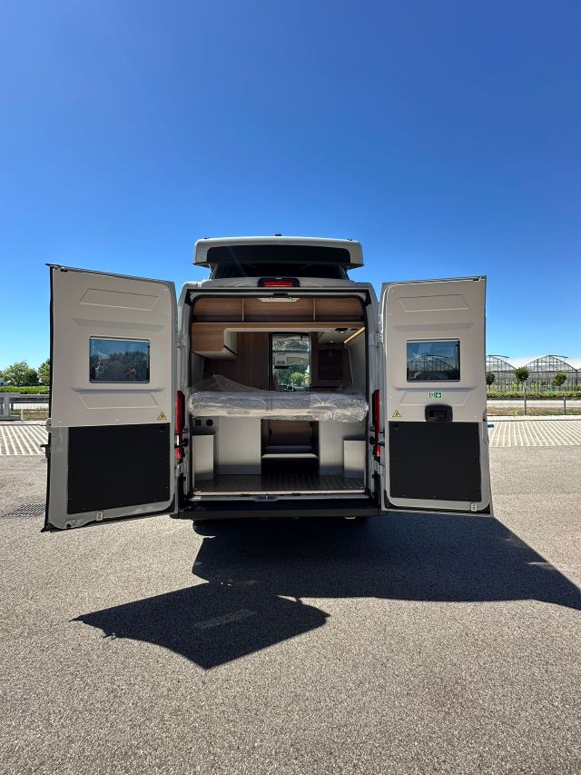 3 Guglielmi camper nuovi - Dreamer D43 UP Select 20° Anniversario-portellone posteriore1