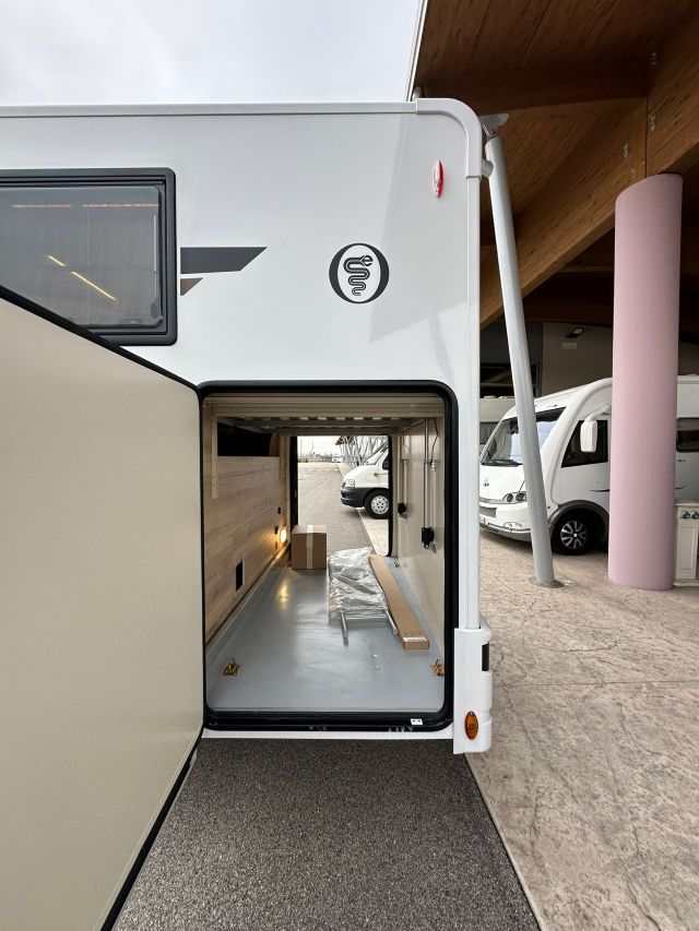3 Guglielmi camper nuovi - Elnagh T-Loft 582-garage1