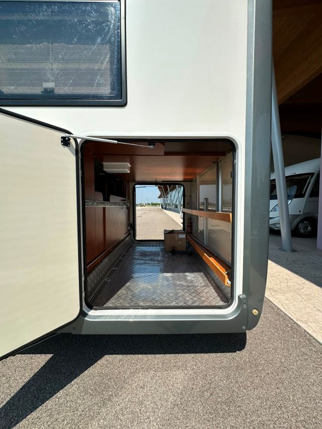 3 Guglielmi camper usati - Mobilvetta Kea P63-garage1
