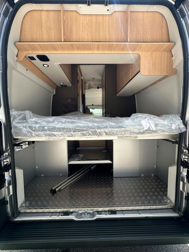 4 Guglielmi camper nuovi - Dreamer Camper Van XL-portellone posteriore2