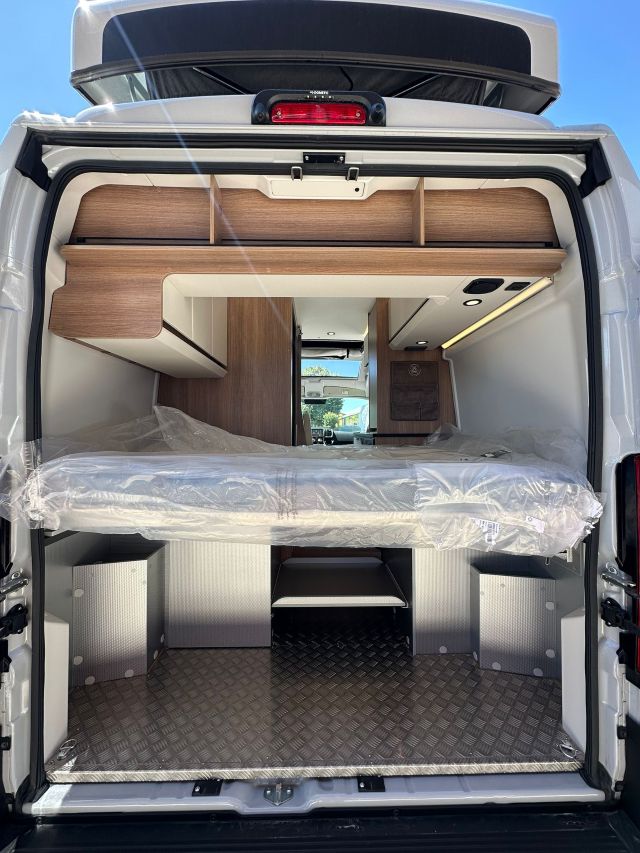 4 Guglielmi camper nuovi - Dreamer D43 UP Select 20° Anniversario-portellone posteriore2