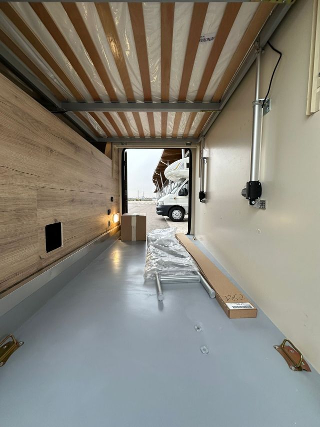 4 Guglielmi camper nuovi - Elnagh T-Loft 582-garage2