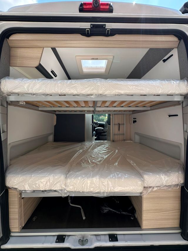 4 Guglielmi camper usati - Sun Living V 60 SP Family-portellone posteriore2