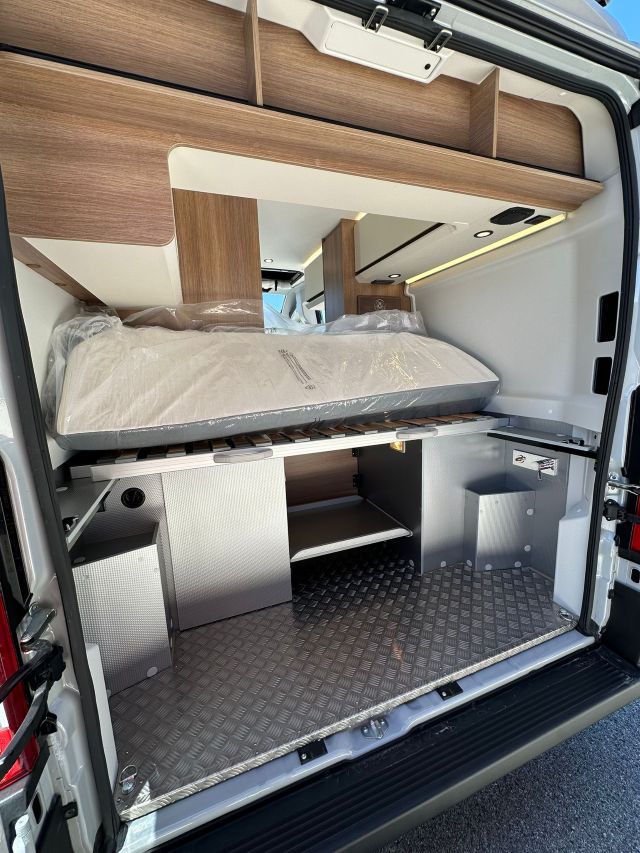 5 Guglielmi camper nuovi - Dreamer D43 UP Select 20° Anniversario-portellone posteriore3