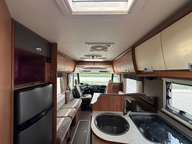 5 Guglielmi camper usati - Itineo SB720-cucina e dinette