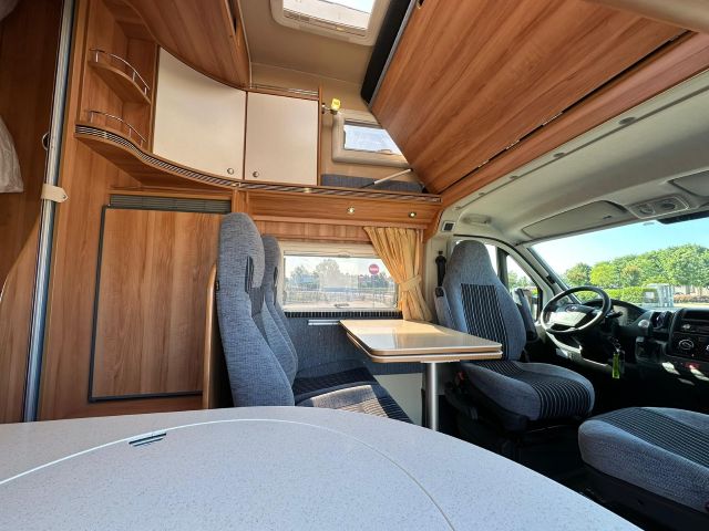 5 Guglielmi camper usati - Possl Vario 545-dinette1