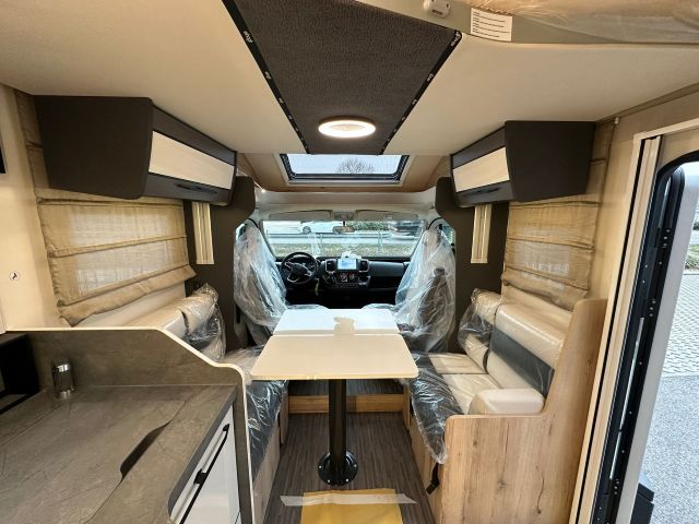 6 Guglielmi camper nuovi - Elnagh T-Loft 582-dinette2