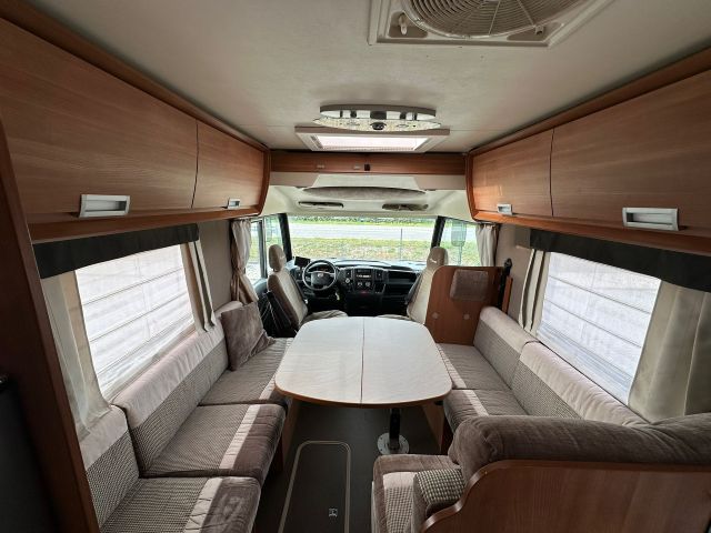 6 Guglielmi camper usati - Itineo SB720-dinette