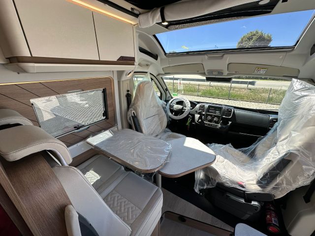 7 Guglielmi camper nuovi - Dreamer D43 UP Select 20° Anniversario-dinette1