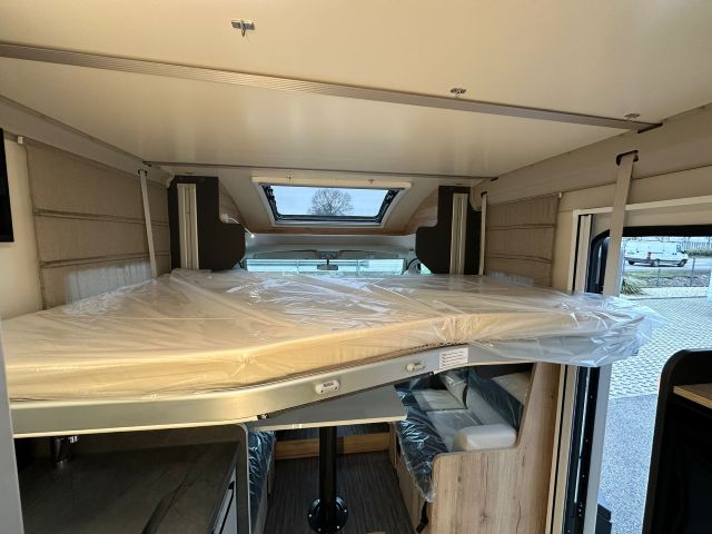 7 Guglielmi camper nuovi - Elnagh T-Loft 582-basculante