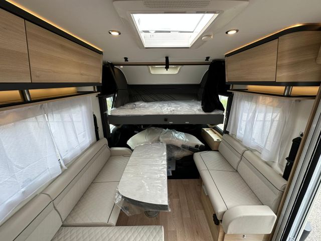 7 Guglielmi camper nuovi - Itineo Family SBD700-dinette e basculante