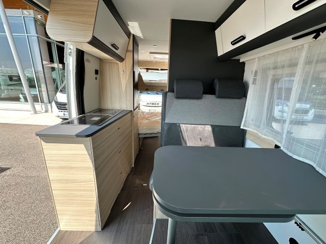 7 Guglielmi camper usati - Sun Living V 60 SP Family-dinette, cucina e letti matrimoniali a castello