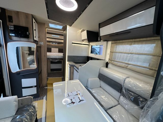 8 Guglielmi camper nuovi - Elnagh T-Loft 582-dinette, cucina e letto nautico