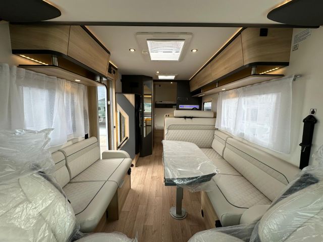 9 Guglielmi camper nuovi - Itineo Family SBD700-dinette, cucina e letti a castello