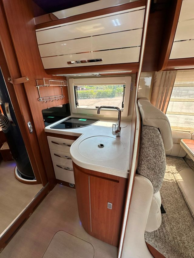 9 Guglielmi camper usati - Mobilvetta Kea P63-cucina laterale ad 'L' (chiusa)