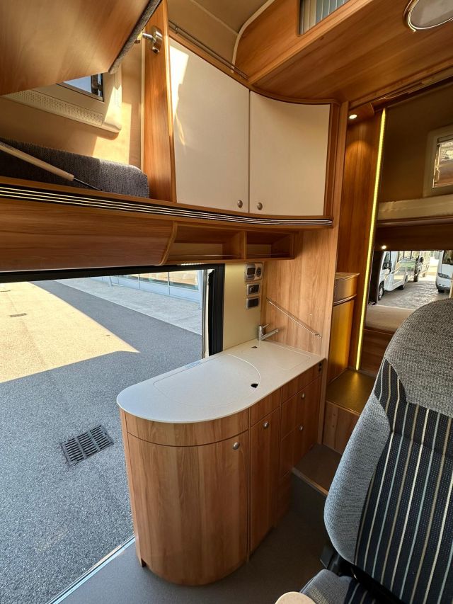 9 Guglielmi camper usati - Possl Vario 545-cucina laterale in linea (chiusa)