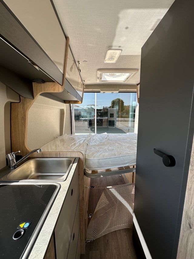 10 Guglielmi camper nuovi - Elnagh E-Van K2-letto matrimoniale trasversale1