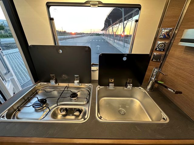 10 Guglielmi camper nuovi - Rapido C55-piano cottura