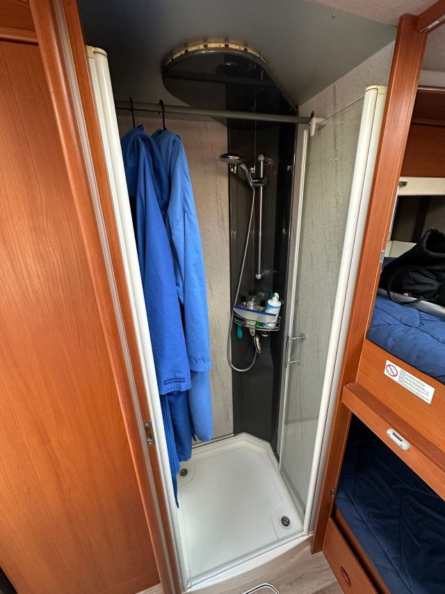 10 Guglielmi camper usati - Frankia I 680-doccia